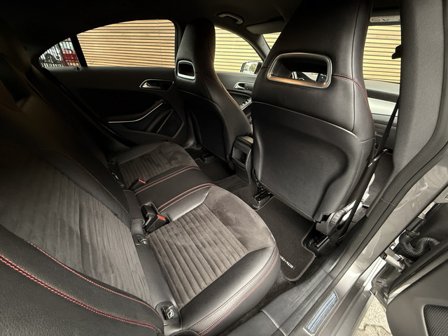 Mercedes-Benz CLA 180 Ambition AMG-Line 18Inch   Sportstoelen   Navi   Telefoon
