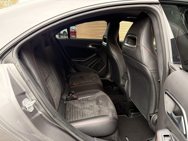 Mercedes-Benz CLA 180 Ambition AMG-Line 18Inch   Sportstoelen   Navi   Telefoon