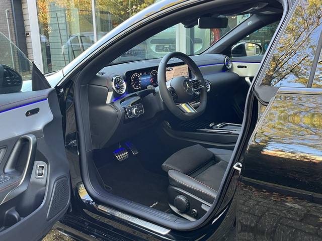 Mercedes-Benz CLA Shooting Brake 180 Star Edition AMG | Night Pakket | Panoramadak | MULTIBEAM LED Koplampen | Dodehoekassistent | Apple CarPlay |