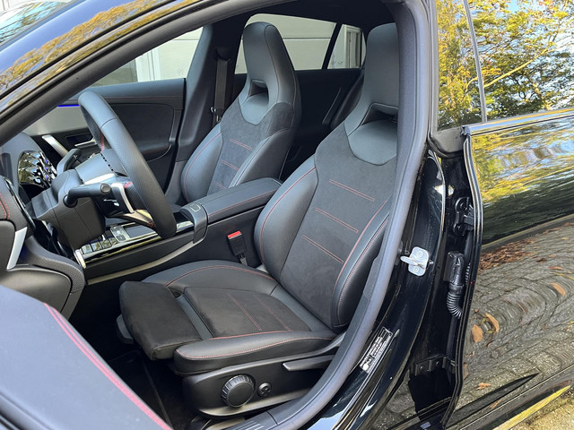 Mercedes-Benz CLA Shooting Brake 180 Star Edition AMG | Night Pakket | Panoramadak | MULTIBEAM LED Koplampen | Dodehoekassistent | Apple CarPlay |