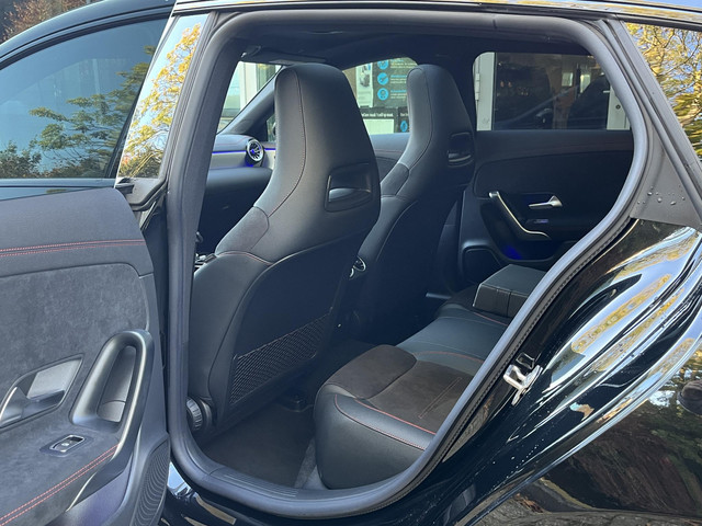 Mercedes-Benz CLA Shooting Brake 180 Star Edition AMG | Night Pakket | Panoramadak | MULTIBEAM LED Koplampen | Dodehoekassistent | Apple CarPlay |