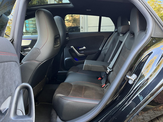 Mercedes-Benz CLA Shooting Brake 180 Star Edition AMG | Night Pakket | Panoramadak | MULTIBEAM LED Koplampen | Dodehoekassistent | Apple CarPlay |