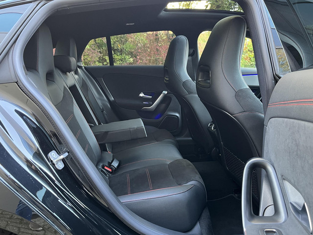 Mercedes-Benz CLA Shooting Brake 180 Star Edition AMG | Night Pakket | Panoramadak | MULTIBEAM LED Koplampen | Dodehoekassistent | Apple CarPlay |