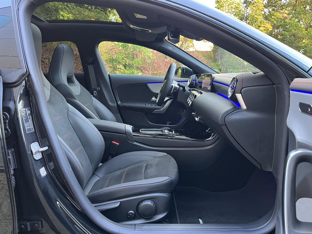 Mercedes-Benz CLA Shooting Brake 180 Star Edition AMG | Night Pakket | Panoramadak | MULTIBEAM LED Koplampen | Dodehoekassistent | Apple CarPlay |