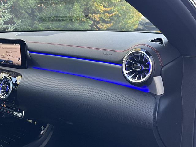 Mercedes-Benz CLA Shooting Brake 180 Star Edition AMG | Night Pakket | Panoramadak | MULTIBEAM LED Koplampen | Dodehoekassistent | Apple CarPlay |