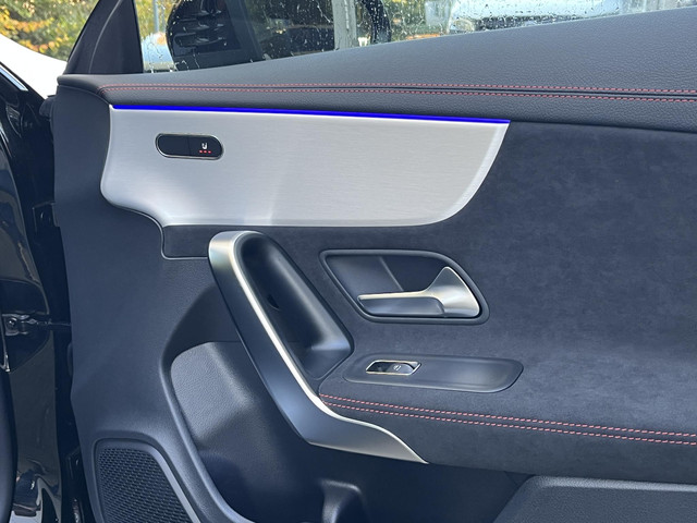 Mercedes-Benz CLA Shooting Brake 180 Star Edition AMG | Night Pakket | Panoramadak | MULTIBEAM LED Koplampen | Dodehoekassistent | Apple CarPlay |