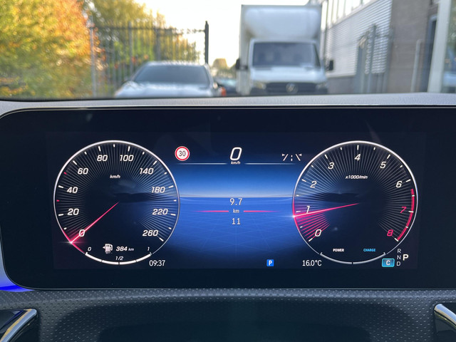 Mercedes-Benz CLA Shooting Brake 180 Star Edition AMG | Night Pakket | Panoramadak | MULTIBEAM LED Koplampen | Dodehoekassistent | Apple CarPlay |