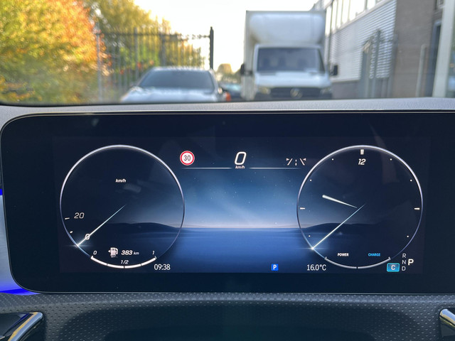 Mercedes-Benz CLA Shooting Brake 180 Star Edition AMG | Night Pakket | Panoramadak | MULTIBEAM LED Koplampen | Dodehoekassistent | Apple CarPlay |
