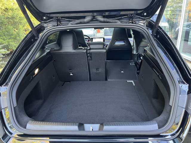 Mercedes-Benz CLA Shooting Brake 180 Star Edition AMG | Night Pakket | Panoramadak | MULTIBEAM LED Koplampen | Dodehoekassistent | Apple CarPlay |
