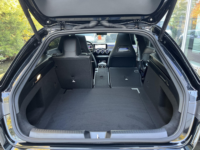 Mercedes-Benz CLA Shooting Brake 180 Star Edition AMG | Night Pakket | Panoramadak | MULTIBEAM LED Koplampen | Dodehoekassistent | Apple CarPlay |