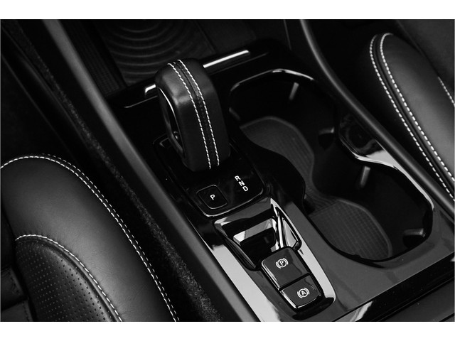 Volvo XC40 2.0 T5 AWD R-Design Pano Camera ACC 20
