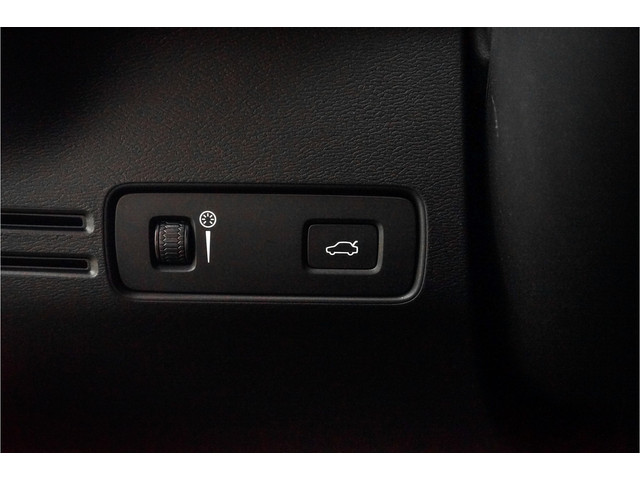 Volvo XC40 2.0 T5 AWD R-Design Pano Camera ACC 20