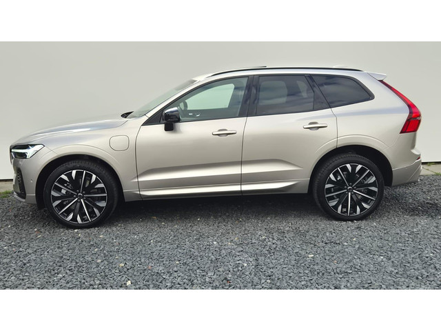 Volvo XC60 2.0 T8 Plug-in hybrid AWD Ultra Dark Zeer Compleet - MY 2026 - Luchtvering - 21” Wielen - Panorama dak - Lighting –Head up - B&W
