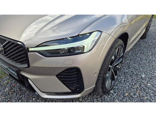 Volvo XC60 2.0 T8 Plug-in hybrid AWD Ultra Dark Zeer Compleet - MY 2026 - Luchtvering - 21” Wielen - Panorama dak - Lighting –Head up - B&W