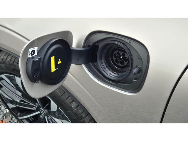 Volvo XC60 2.0 T8 Plug-in hybrid AWD Ultra Dark Zeer Compleet - MY 2026 - Luchtvering - 21” Wielen - Panorama dak - Lighting –Head up - B&W