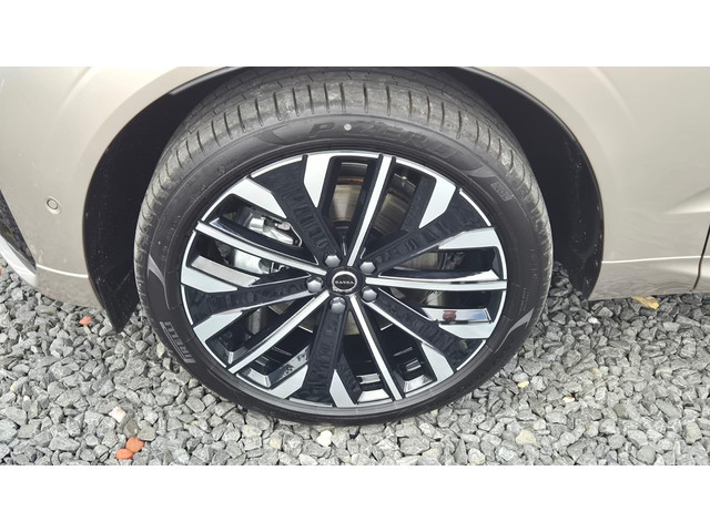 Volvo XC60 2.0 T8 Plug-in hybrid AWD Ultra Dark Zeer Compleet - MY 2026 - Luchtvering - 21” Wielen - Panorama dak - Lighting –Head up - B&W