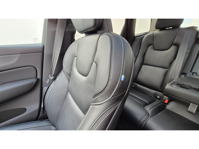 Volvo XC60 2.0 T8 Plug-in hybrid AWD Ultra Dark Zeer Compleet - MY 2026 - Luchtvering - 21” Wielen - Panorama dak - Lighting –Head up - B&W