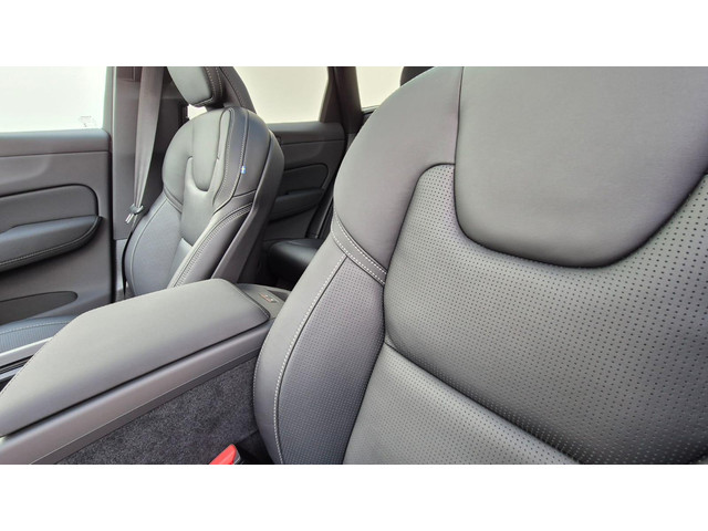 Volvo XC60 2.0 T8 Plug-in hybrid AWD Ultra Dark Zeer Compleet - MY 2026 - Luchtvering - 21” Wielen - Panorama dak - Lighting –Head up - B&W
