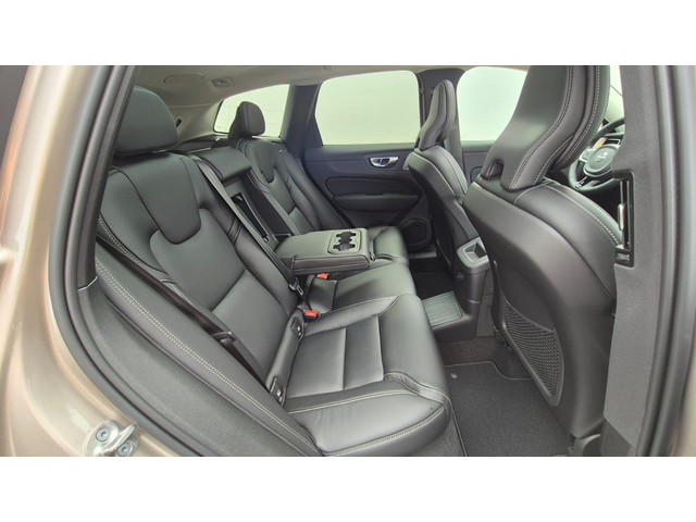 Volvo XC60 2.0 T8 Plug-in hybrid AWD Ultra Dark Zeer Compleet - MY 2026 - Luchtvering - 21” Wielen - Panorama dak - Lighting –Head up - B&W