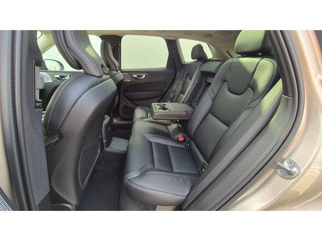 Volvo XC60 2.0 T8 Plug-in hybrid AWD Ultra Dark Zeer Compleet - MY 2026 - Luchtvering - 21” Wielen - Panorama dak - Lighting –Head up - B&W