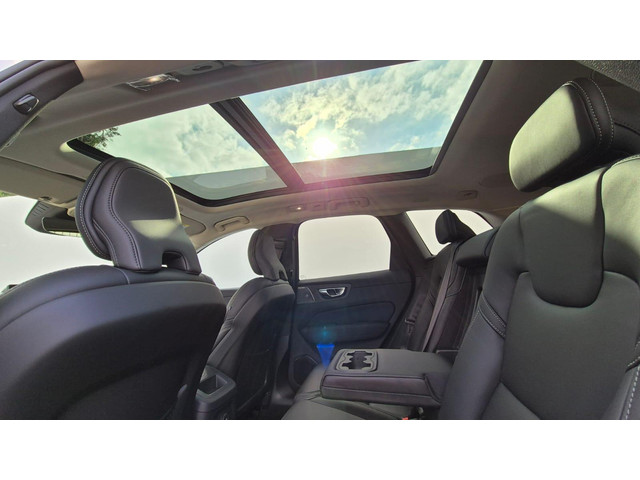 Volvo XC60 2.0 T8 Plug-in hybrid AWD Ultra Dark Zeer Compleet - MY 2026 - Luchtvering - 21” Wielen - Panorama dak - Lighting –Head up - B&W
