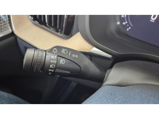 Volvo XC60 2.0 T8 Plug-in hybrid AWD Ultra Dark Zeer Compleet - MY 2026 - Luchtvering - 21” Wielen - Panorama dak - Lighting –Head up - B&W