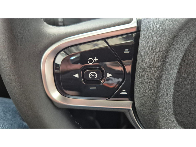 Volvo XC60 2.0 T8 Plug-in hybrid AWD Ultra Dark Zeer Compleet - MY 2026 - Luchtvering - 21” Wielen - Panorama dak - Lighting –Head up - B&W