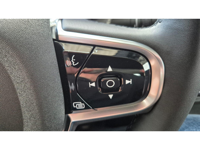 Volvo XC60 2.0 T8 Plug-in hybrid AWD Ultra Dark Zeer Compleet - MY 2026 - Luchtvering - 21” Wielen - Panorama dak - Lighting –Head up - B&W