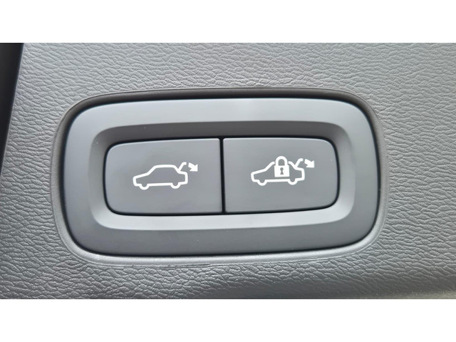 Volvo XC60 2.0 T8 Plug-in hybrid AWD Ultra Dark Zeer Compleet - MY 2026 - Luchtvering - 21” Wielen - Panorama dak - Lighting –Head up - B&W