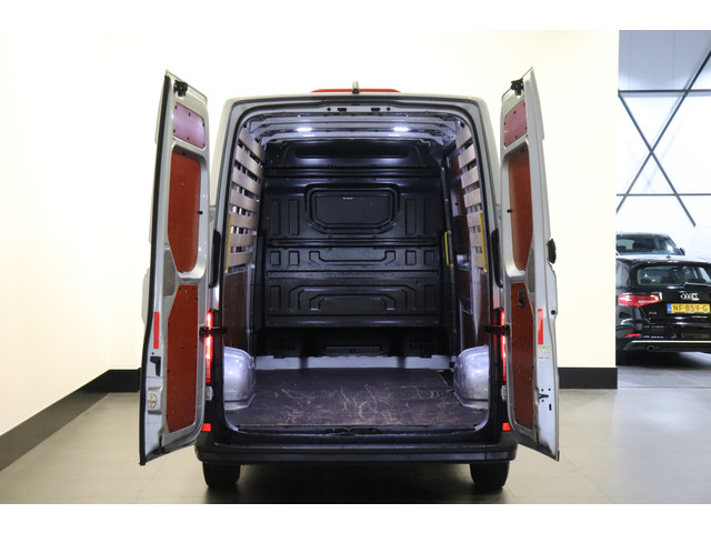 Volkswagen Crafter 2.0 TDI L3H3 EURO 6 - Airco - Navi - Cruise - PDC - € 16.900,- Excl.