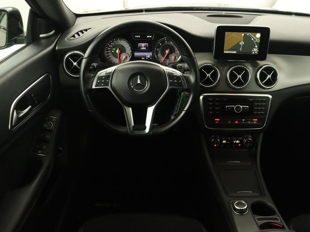Mercedes-Benz CLA 200 Edition 1 | Panoramadak | Stoelverwarming | Xenon | Half leder | Navigatie | Climate control | Cruise control