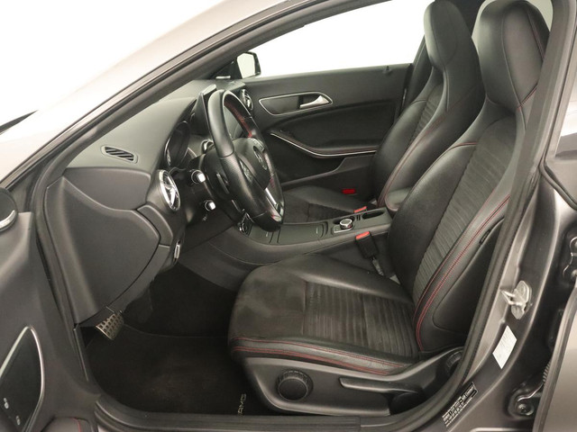 Mercedes-Benz CLA 200 Edition 1 | Panoramadak | Stoelverwarming | Xenon | Half leder | Navigatie | Climate control | Cruise control
