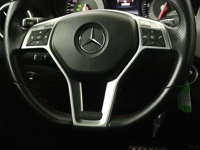 Mercedes-Benz CLA 200 Edition 1 | Panoramadak | Stoelverwarming | Xenon | Half leder | Navigatie | Climate control | Cruise control