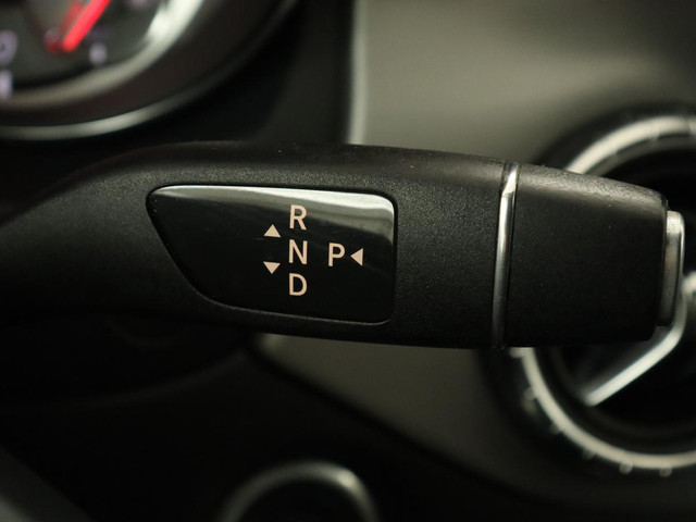 Mercedes-Benz CLA 200 Edition 1 | Panoramadak | Stoelverwarming | Xenon | Half leder | Navigatie | Climate control | Cruise control