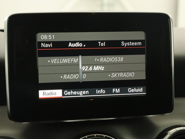 Mercedes-Benz CLA 200 Edition 1 | Panoramadak | Stoelverwarming | Xenon | Half leder | Navigatie | Climate control | Cruise control