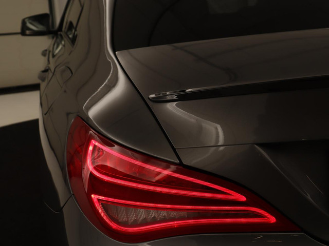 Mercedes-Benz CLA 200 Edition 1 | Panoramadak | Stoelverwarming | Xenon | Half leder | Navigatie | Climate control | Cruise control