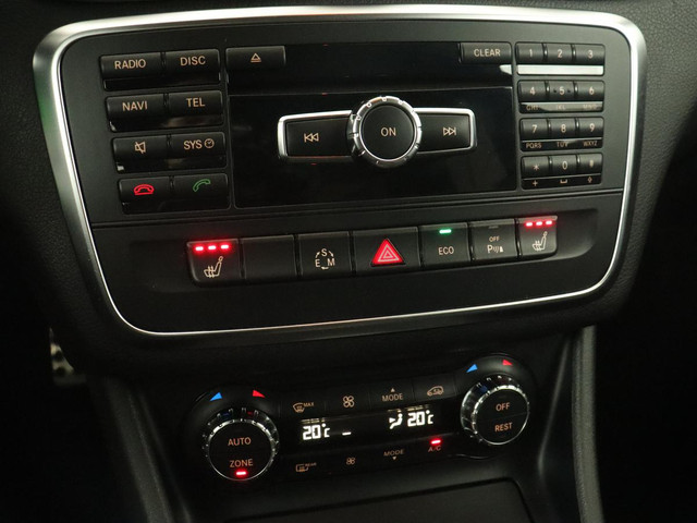 Mercedes-Benz CLA 200 Edition 1 | Panoramadak | Stoelverwarming | Xenon | Half leder | Navigatie | Climate control | Cruise control