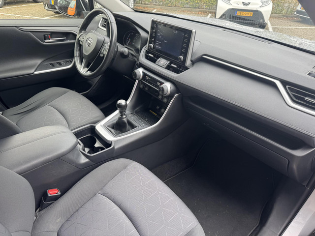 Toyota RAV4 2.0 VVT-iE Dynamic TREKHAAK 2000KG TREKGEW STOEL STUURVERW BLIND SPOT CLIMA APPLE ANDROID PARK-SENSOREN CAMERA KEYLESS AD-CRUISE