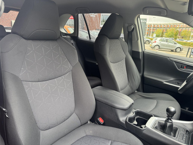 Toyota RAV4 2.0 VVT-iE Dynamic TREKHAAK 2000KG TREKGEW STOEL STUURVERW BLIND SPOT CLIMA APPLE ANDROID PARK-SENSOREN CAMERA KEYLESS AD-CRUISE