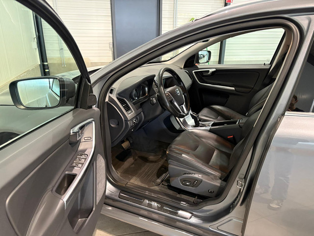 Volvo XC60 D4 Aut. Summum Leder Stoelverwarming Trekhaak Parkeercamera 190pk
