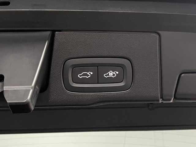 Volvo XC60 2.0 T6 Plug-in hybrid AWD R-Design Open dak | Trekhaak | Adapt. cruise | Head-up | 360 graden camera | Stoelventilatie