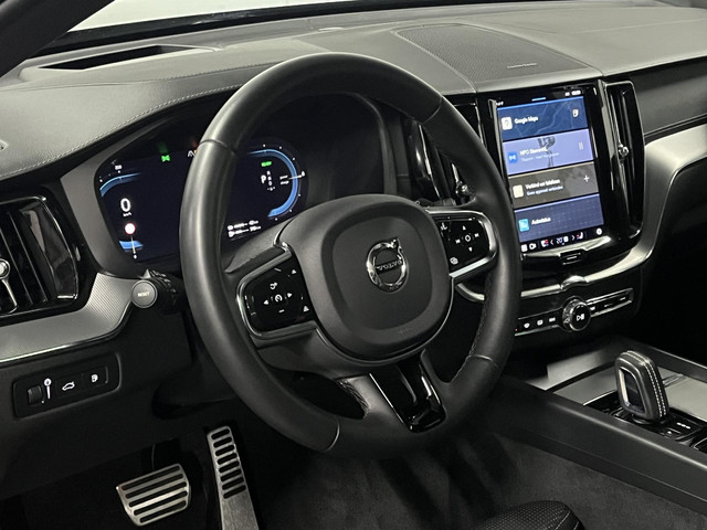 Volvo XC60 2.0 T6 Plug-in hybrid AWD R-Design Open dak | Trekhaak | Adapt. cruise | Head-up | 360 graden camera | Stoelventilatie