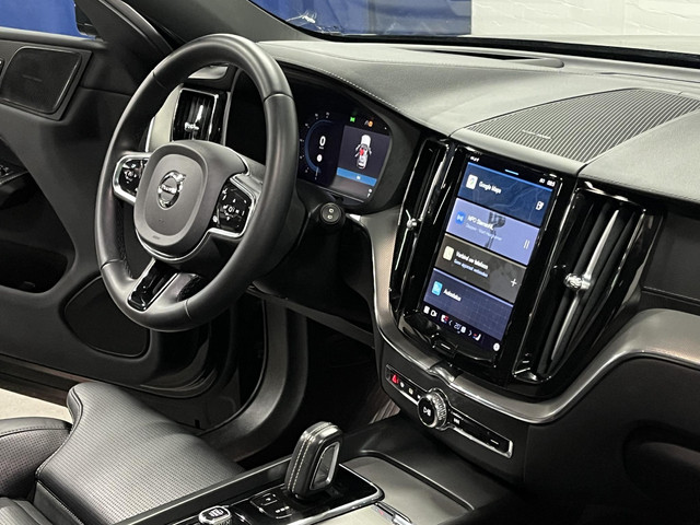Volvo XC60 2.0 T6 Plug-in hybrid AWD R-Design Open dak | Trekhaak | Adapt. cruise | Head-up | 360 graden camera | Stoelventilatie