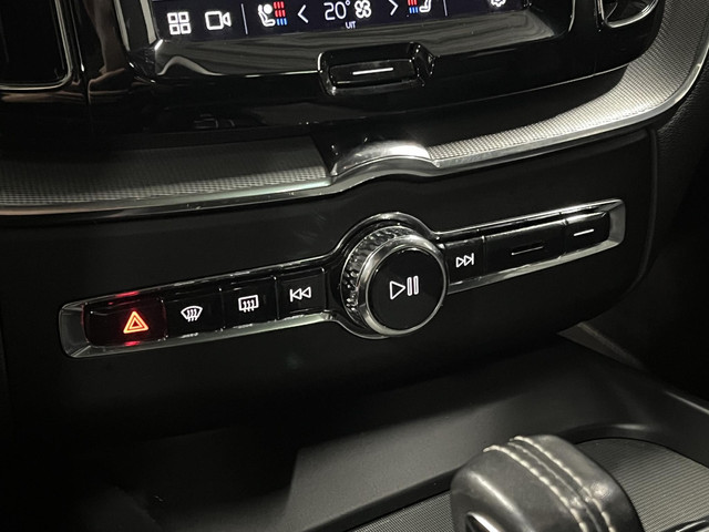 Volvo XC60 2.0 T6 Plug-in hybrid AWD R-Design Open dak | Trekhaak | Adapt. cruise | Head-up | 360 graden camera | Stoelventilatie