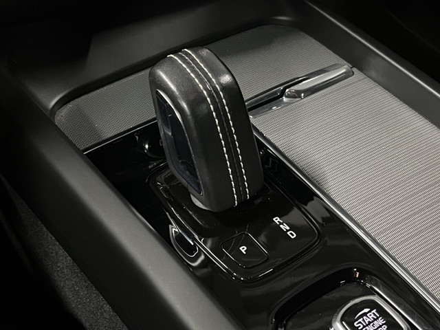 Volvo XC60 2.0 T6 Plug-in hybrid AWD R-Design Open dak | Trekhaak | Adapt. cruise | Head-up | 360 graden camera | Stoelventilatie