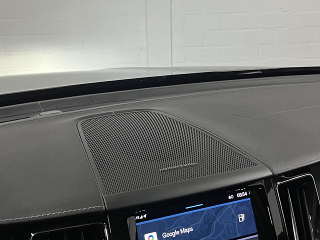Volvo XC60 2.0 T6 Plug-in hybrid AWD R-Design Open dak | Trekhaak | Adapt. cruise | Head-up | 360 graden camera | Stoelventilatie