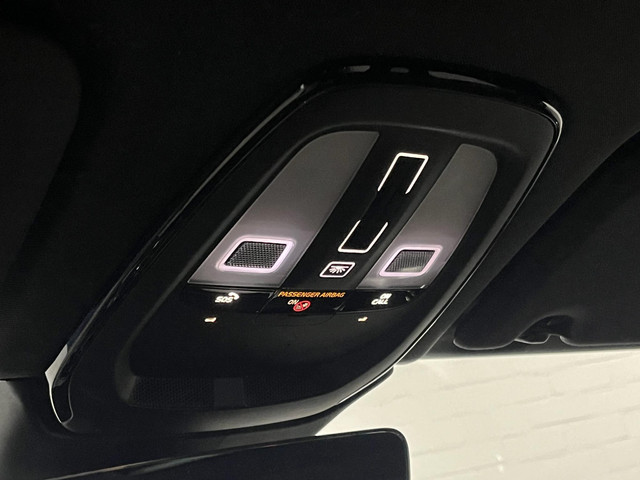 Volvo XC60 2.0 T6 Plug-in hybrid AWD R-Design Open dak | Trekhaak | Adapt. cruise | Head-up | 360 graden camera | Stoelventilatie