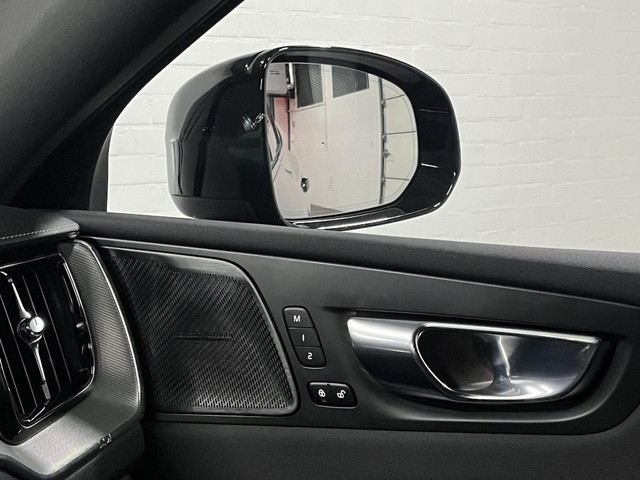 Volvo XC60 2.0 T6 Plug-in hybrid AWD R-Design Open dak | Trekhaak | Adapt. cruise | Head-up | 360 graden camera | Stoelventilatie