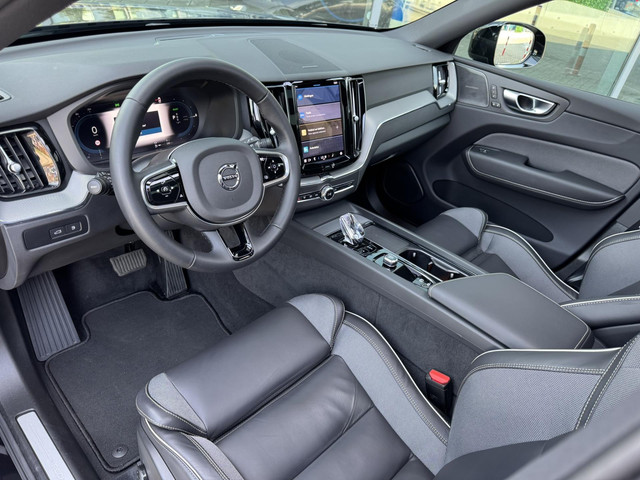 Volvo XC60 2.0 T8 Plug-in hybrid AWD Ultimate Black Edition 455pk Panoramadak   360 Camera   Harmon Kardon