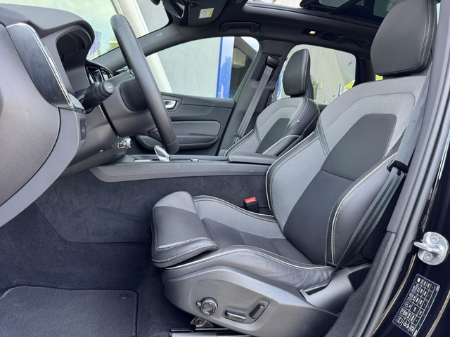 Volvo XC60 2.0 T8 Plug-in hybrid AWD Ultimate Black Edition 455pk Panoramadak   360 Camera   Harmon Kardon